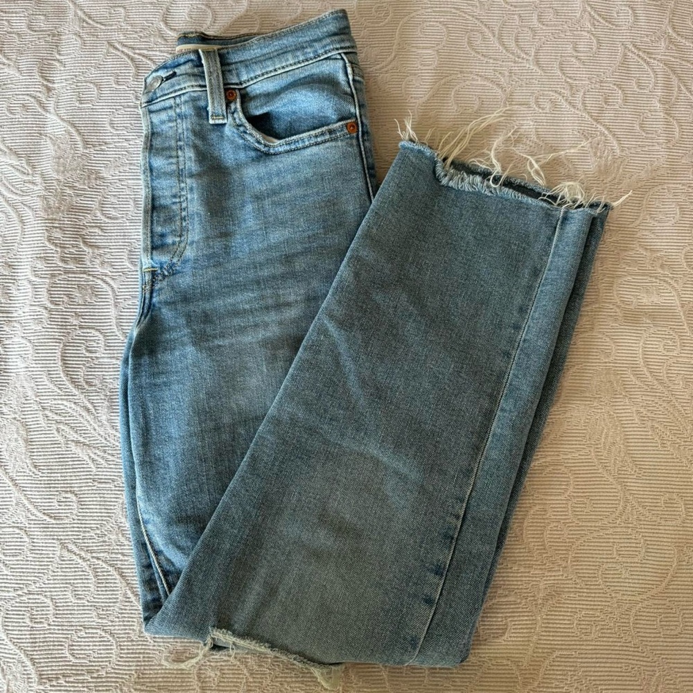 Levi’s rib cage straight ankle jeans